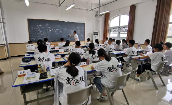 郑州创新学校是正规学校(郑州创新高考学校怎么收费)