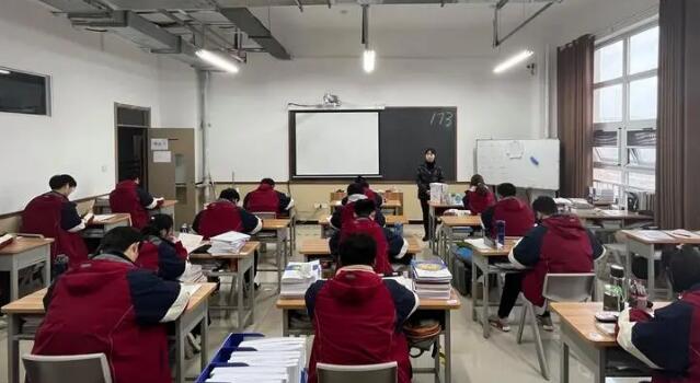 郑州创新高考学校学费一年需要多少钱(郑州创新科技学校升学部)